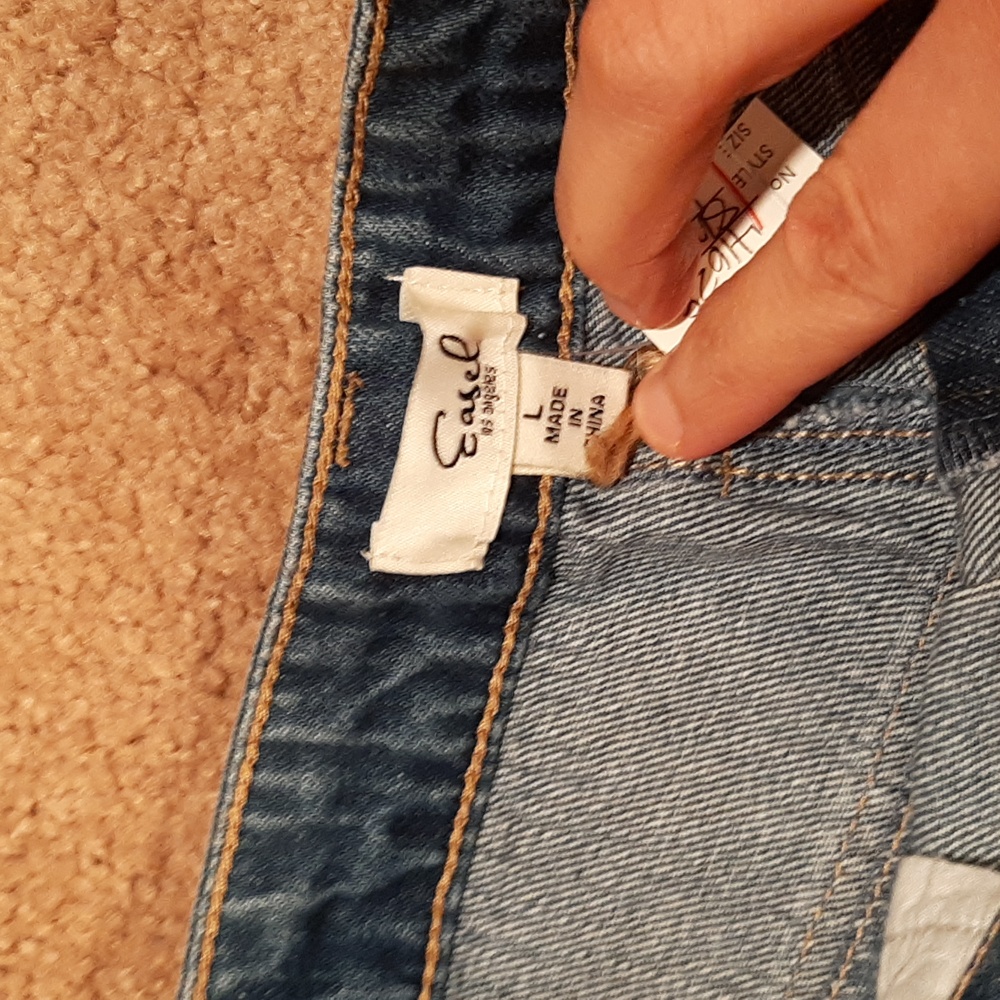 🥀NWT Easel Distressed/Patched Denim Shorts (L)🥀 - Picture 4 of 6